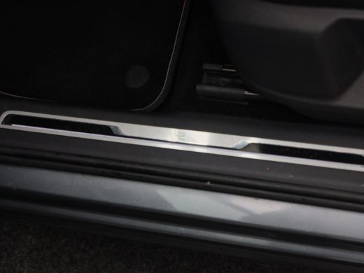 Volkswagen Tiguan Allspace 1.5 TSi 150 Pk Automaat R-Line Business+ 7 Pers | Panorama Dak | Stoel/Stuur Verwarming | Camera ... ActivLease financial lease
