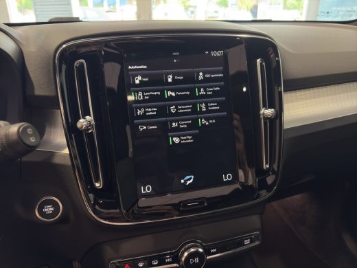 Volvo  XC40 1.5 T4 Recharge Inscription Expression | BLIS | Camera | Panoramadak | Keyless start / entry | Tr... ActivLease financial lease