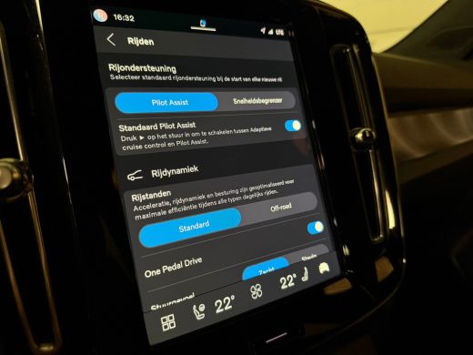 Volvo  XC40 Recharge Plus 70 kWh | 99% SoH | Trekhaak | All-Season banden | Adaptieve Cruise Control | Parkee... ActivLease financial lease
