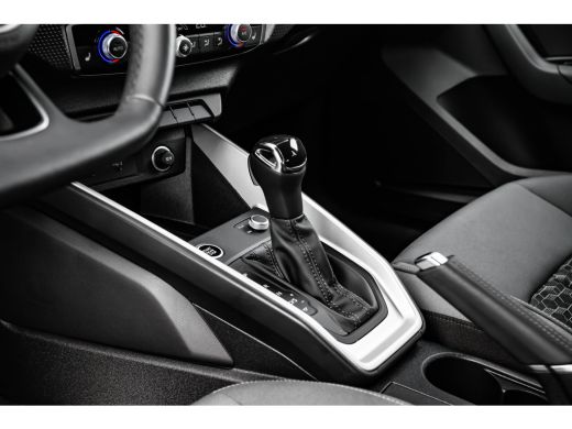 Audi A1 Sportback Sportback 25 TFSI S edition | Stoelverwarming | 17" | | Alarm klasse 1(startblokkering) | Apple C... ActivLease financial lease