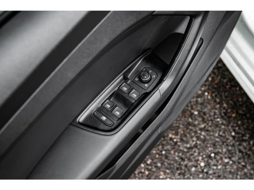 Audi A1 Sportback Sportback 25 TFSI S edition | Stoelverwarming | 17" | | Alarm klasse 1(startblokkering) | Apple C... ActivLease financial lease