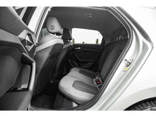 Audi A1 Sportback Sportback 25 TFSI S edition | Stoelverwarming | 17" | | Alarm klasse 1(startblokkering) | Apple C... ActivLease financial lease