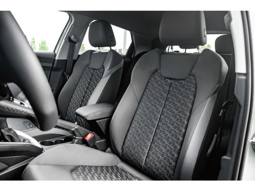 Audi A1 Sportback Sportback 25 TFSI S edition | Stoelverwarming | 17" | | Alarm klasse 1(startblokkering) | Apple C... ActivLease financial lease