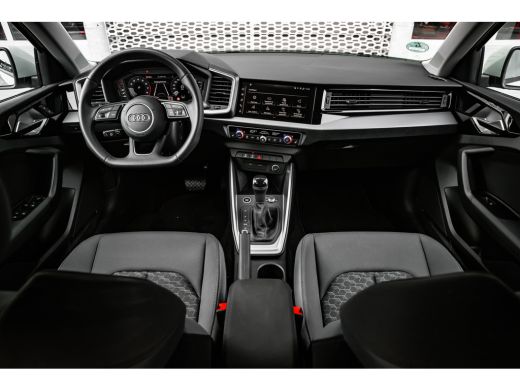 Audi A1 Sportback Sportback 25 TFSI S edition | Stoelverwarming | 17" | | Alarm klasse 1(startblokkering) | Apple C... ActivLease financial lease