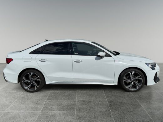 Audi A3 Limousine 30 115pk TFSI S edition Parkeerassistent | Elektr. instel. bestuurd.stoel | Stoelverwar... ActivLease financial lease