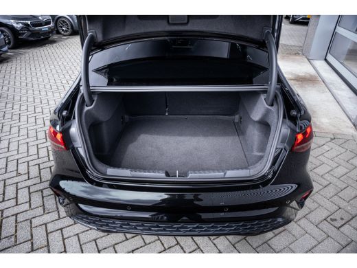 Audi A3 Limousine 30 TFSI S edition | Airco (automatisch) | Apple Carplay/Android Auto|telefoonintegratie... ActivLease financial lease