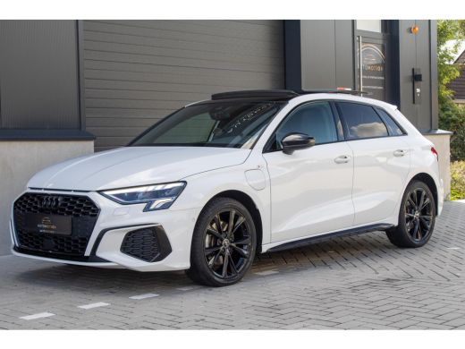 Audi A3 Sportback 40TFSIe Sline Pano Camera Maxton Keyless Stoelverwarming ActivLease financial lease