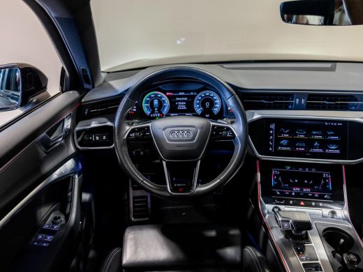 Audi A6 Avant 55 TFSI e quattro S-Line Competition / 367pk / Panorama dak / Trekhaak / Dodehoek herkennin... ActivLease financial lease