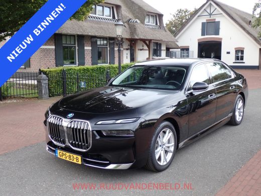 BMW i7 eDrive 106 kWh !! EX BTW 53.636 !! SOH 94% / HEAD-UP / SOFT-CLOSE / ACTIVE-STEERING / 360* ActivLease financial lease