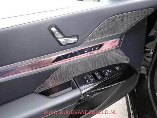 BMW i7 eDrive 106 kWh !! EX BTW 53.636 !! SOH 94% / HEAD-UP / SOFT-CLOSE / ACTIVE-STEERING / 360* ActivLease financial lease