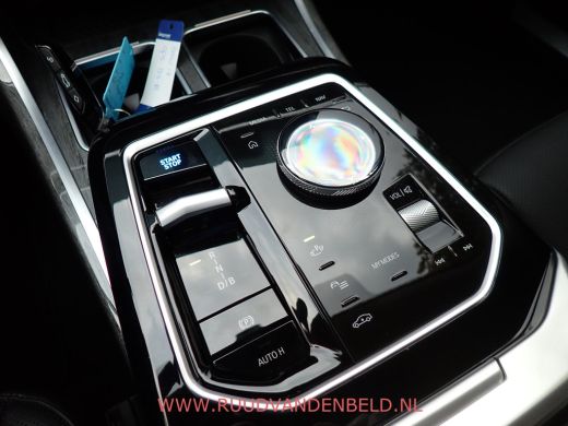 BMW i7 eDrive 106 kWh !! EX BTW 53.636 !! SOH 94% / HEAD-UP / SOFT-CLOSE / ACTIVE-STEERING / 360* ActivLease financial lease