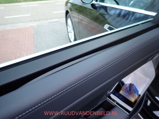 BMW i7 eDrive 106 kWh !! EX BTW 53.636 !! SOH 94% / HEAD-UP / SOFT-CLOSE / ACTIVE-STEERING / 360* ActivLease financial lease