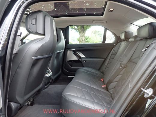 BMW i7 eDrive 106 kWh !! EX BTW 53.636 !! SOH 94% / HEAD-UP / SOFT-CLOSE / ACTIVE-STEERING / 360* ActivLease financial lease