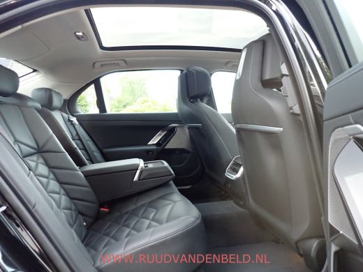 BMW i7 eDrive 106 kWh !! EX BTW 53.636 !! SOH 94% / HEAD-UP / SOFT-CLOSE / ACTIVE-STEERING / 360* ActivLease financial lease