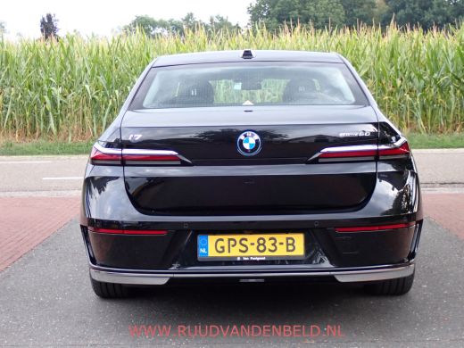 BMW i7 eDrive 106 kWh !! EX BTW 53.636 !! SOH 94% / HEAD-UP / SOFT-CLOSE / ACTIVE-STEERING / 360* ActivLease financial lease