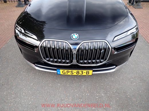 BMW i7 eDrive 106 kWh !! EX BTW 53.636 !! SOH 94% / HEAD-UP / SOFT-CLOSE / ACTIVE-STEERING / 360* ActivLease financial lease