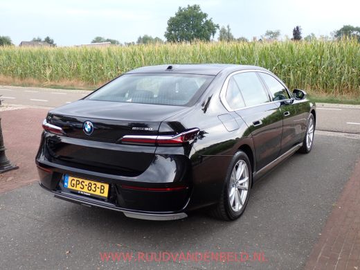 BMW i7 eDrive 106 kWh !! EX BTW 53.636 !! SOH 94% / HEAD-UP / SOFT-CLOSE / ACTIVE-STEERING / 360* ActivLease financial lease