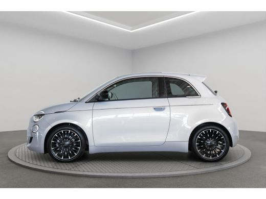 Fiat 500 1.0 Hybrid La Prima | Tot 8 Jaar Garantie | Panoramadak | Premium Sound | Navigatie | Camera | Ku... ActivLease financial lease