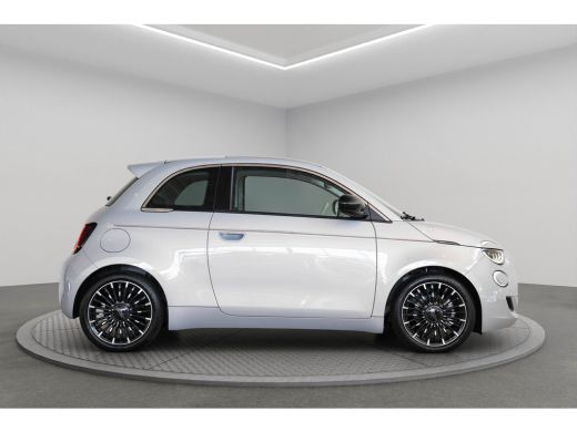 Fiat 500 1.0 Hybrid La Prima | Tot 8 Jaar Garantie | Panoramadak | Premium Sound | Navigatie | Camera | Ku... ActivLease financial lease
