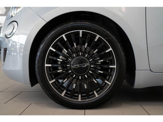 Fiat 500 1.0 Hybrid La Prima | Tot 8 Jaar Garantie | Panoramadak | Premium Sound | Navigatie | Camera | Ku... ActivLease financial lease