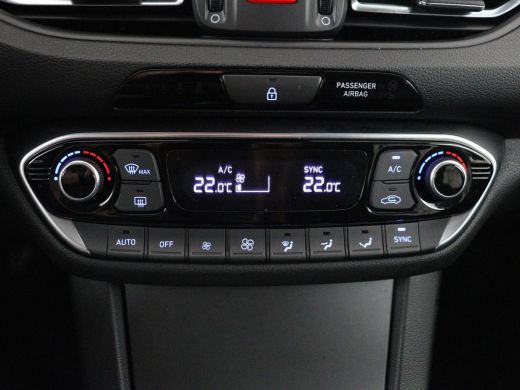 Hyundai i30 | Leder | Stuur/stoel verwarming | Stoel ventilatie | Cruise control | Lane assist | Camera | Par... ActivLease financial lease