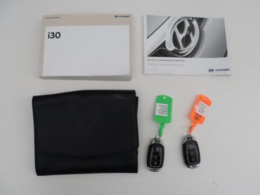 Hyundai i30 | Leder | Stuur/stoel verwarming | Stoel ventilatie | Cruise control | Lane assist | Camera | Par... ActivLease financial lease