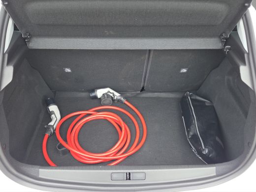 Opel Corsa-e Edition 50 kWh Parkeersensoren | LED | Carplay/android auto | Climate control | DAB | ActivLease financial lease