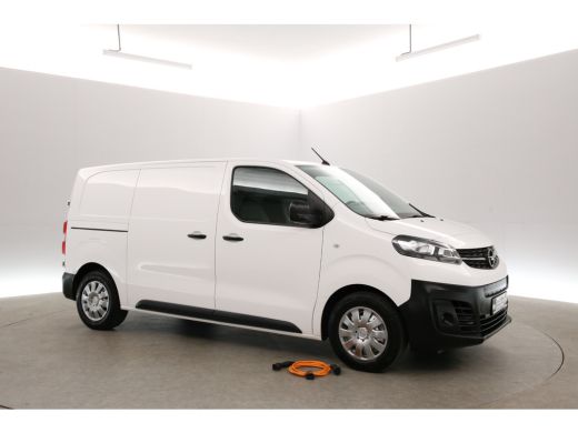 Opel Vivaro-e L2H1 Edition 75 kWh | Snelladen | SOH 90% | Airco | Cruise | Trekhaak | Parkeersens. ActivLease financial lease
