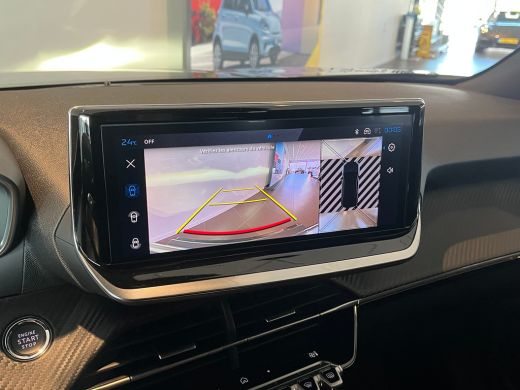 Peugeot 2008 1.2 Hybrid 145 Allure VOORRAAD ACTIE | 8 JAAR GARANTIE | Airco (automatisch) | Apple Carplay/Andr... ActivLease financial lease