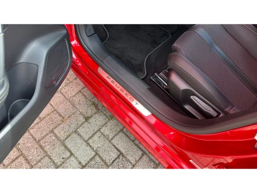 Peugeot 208 1.2 Hybrid 145 e-DCS6 GT | Navigatie | Carplay | Adaptieve Cruise | Camera | | Achteruitrijcamera... ActivLease financial lease