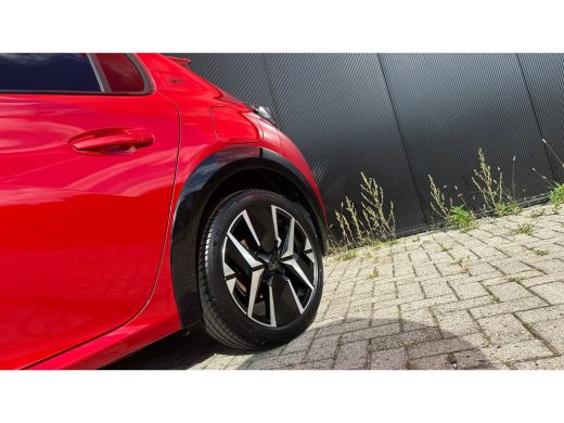 Peugeot 208 1.2 Hybrid 145 e-DCS6 GT | Navigatie | Carplay | Adaptieve Cruise | Camera | | Achteruitrijcamera... ActivLease financial lease