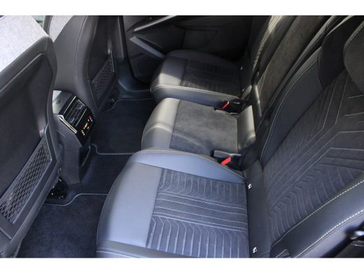 Peugeot 5008 1.6 Plug-in Hybrid 195 GT | Automaat | Luxe stoelen | Massage | Trekhaak | All season | NL auto |... ActivLease financial lease