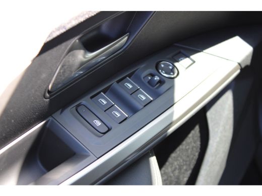 Peugeot 5008 1.6 Plug-in Hybrid 195 GT | Automaat | Luxe stoelen | Massage | Trekhaak | All season | NL auto |... ActivLease financial lease