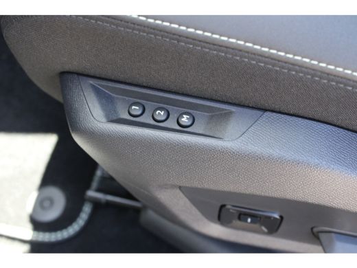 Peugeot 5008 1.6 Plug-in Hybrid 195 GT | Automaat | Luxe stoelen | Massage | Trekhaak | All season | NL auto |... ActivLease financial lease