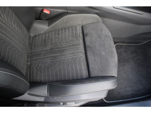 Peugeot 5008 1.6 Plug-in Hybrid 195 GT | Automaat | Luxe stoelen | Massage | Trekhaak | All season | NL auto |... ActivLease financial lease