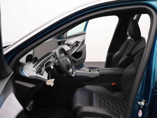 Peugeot e-3008 GT 73 kWh Panoramadak | 360 Graden Camera | Adaptieve Cruise Control | Drive Assist | Lederen Bek... ActivLease financial lease