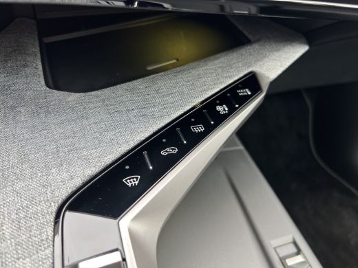 Peugeot e-3008 GT Exclusive Panoramadak | Warmtepomp | Focal | Vol leder | Matrix LED | Elekt. verstb. massage s... ActivLease financial lease