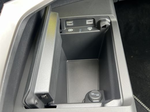 Peugeot e-3008 GT Exclusive Panoramadak | Warmtepomp | Focal | Vol leder | Matrix LED | Elekt. verstb. massage s... ActivLease financial lease
