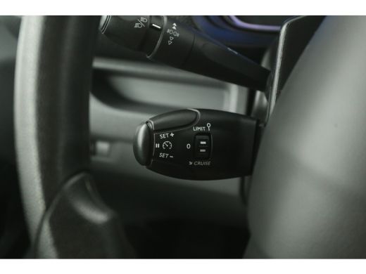 Peugeot e-Expert Standard Pro 75 kWh L2H1 | Snelladen | SOH 96% | Airco | Cruise | Camera | Carplay | 3 Zits | 2xS... ActivLease financial lease
