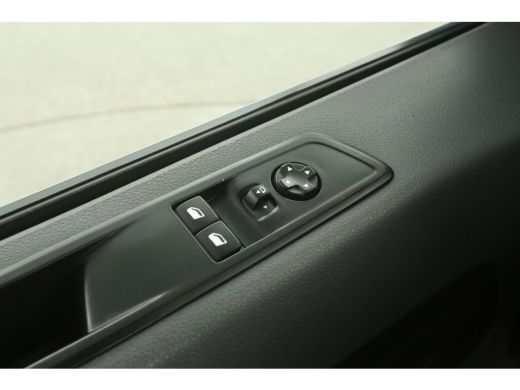 Peugeot e-Expert Standard Pro 75 kWh L2H1 | Snelladen | SOH 96% | Airco | Cruise | Camera | Carplay | 3 Zits | 2xS... ActivLease financial lease