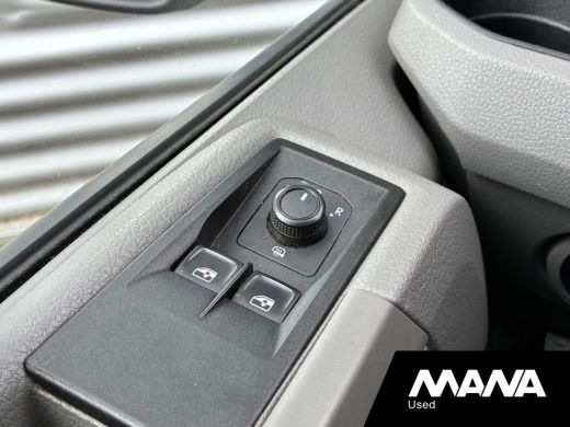 Volkswagen Crafter 30 2.0 TDI L3H2 Cruise Camera Carplay Trekhaak Voorruitverwarming ActivLease financial lease
