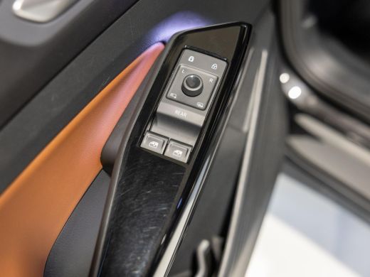 Volkswagen ID.4 First 77 kWh SOH 92% / 204pk / Warmtepomp / Stoelverwarming / Achteruitrij camera / ActivLease financial lease