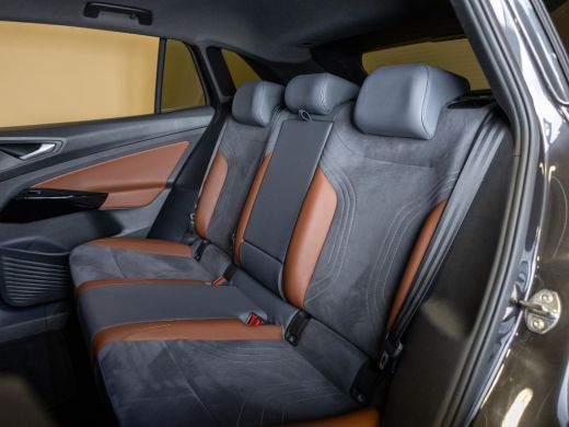 Volkswagen ID.4 First 77 kWh SOH 92% / 204pk / Warmtepomp / Stoelverwarming / Achteruitrij camera / ActivLease financial lease