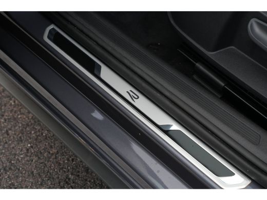 Volkswagen Polo 1.0 TSI 95pk R-Line Edition | Panoramadak | Camera | Parkeerhulp | Carplay |  | Adaptive Cruise | ActivLease financial lease