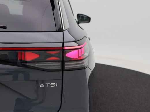Volkswagen Tayron Life Edition 1.5 eTSi 150 Pk Automaat 7-Persoons | Trekhaak | Stoel & Stuur Verwarming | 19" Inch... ActivLease financial lease