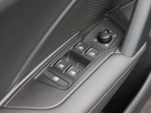 Volkswagen Tayron Life Edition 1.5 eTSi 150 Pk Automaat 7-Persoons | Trekhaak | Stoel & Stuur Verwarming | 19" Inch... ActivLease financial lease