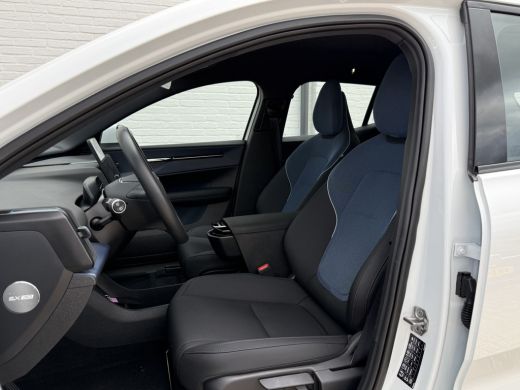 Volvo  EX30 Single Motor Extended Range Core 69 kWh | ACC | Parelmoer | Camera | 18 inch ActivLease financial lease