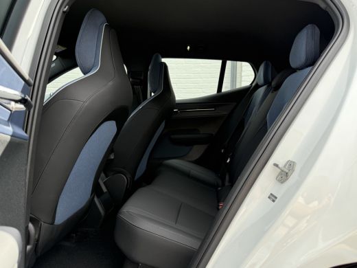 Volvo  EX30 Single Motor Extended Range Core 69 kWh | ACC | Parelmoer | Camera | 18 inch ActivLease financial lease