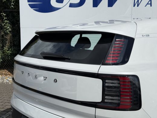 Volvo  EX30 Single Motor Extended Range Core 69 kWh | ACC | Parelmoer | Camera | 18 inch ActivLease financial lease
