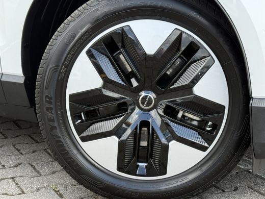 Volvo  EX30 Single Motor Extended Range Core 69 kWh | ACC | Parelmoer | Camera | 18 inch ActivLease financial lease